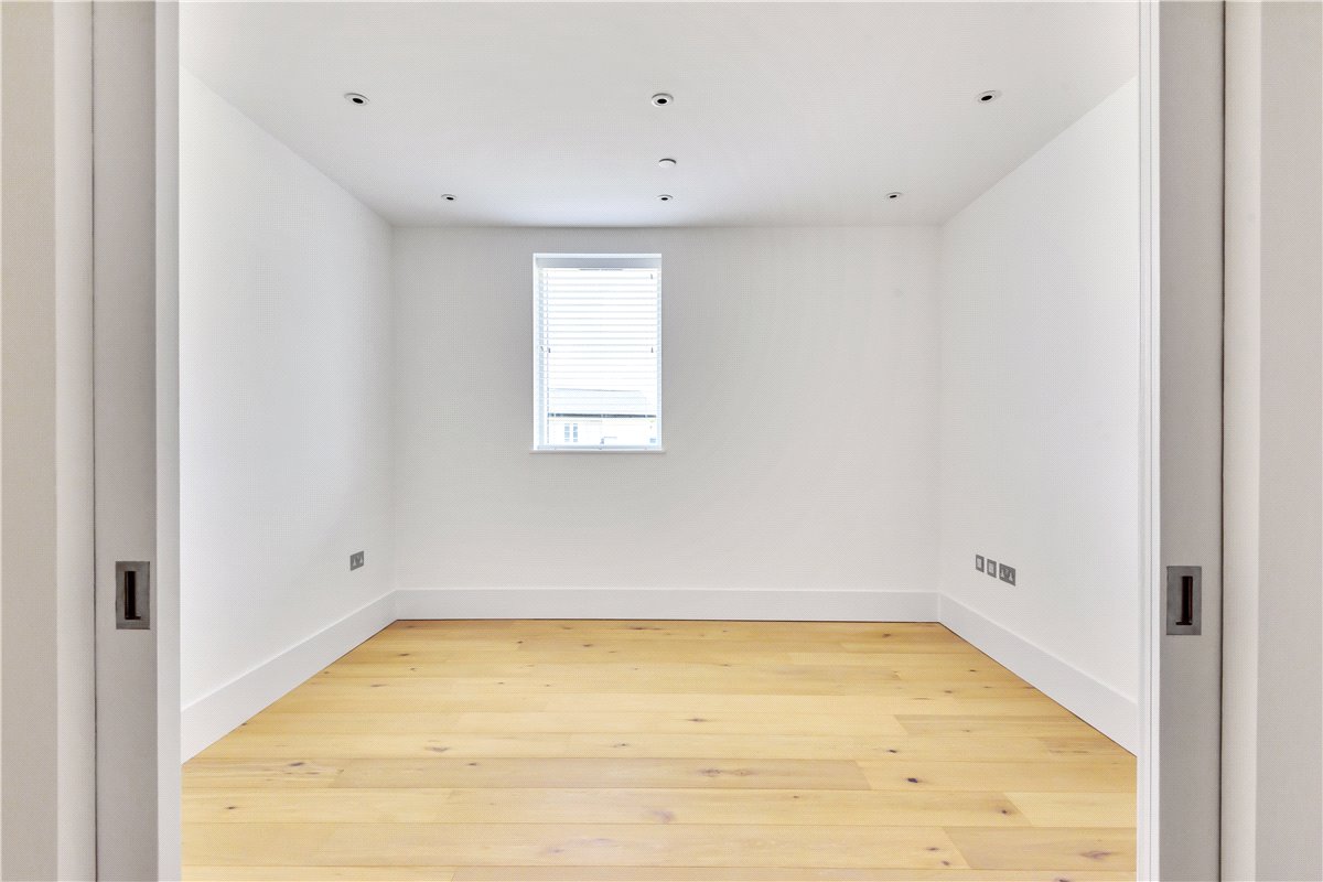 3 bedroom Flat, Granville Court, Granville Road, BA1 - , Image 4