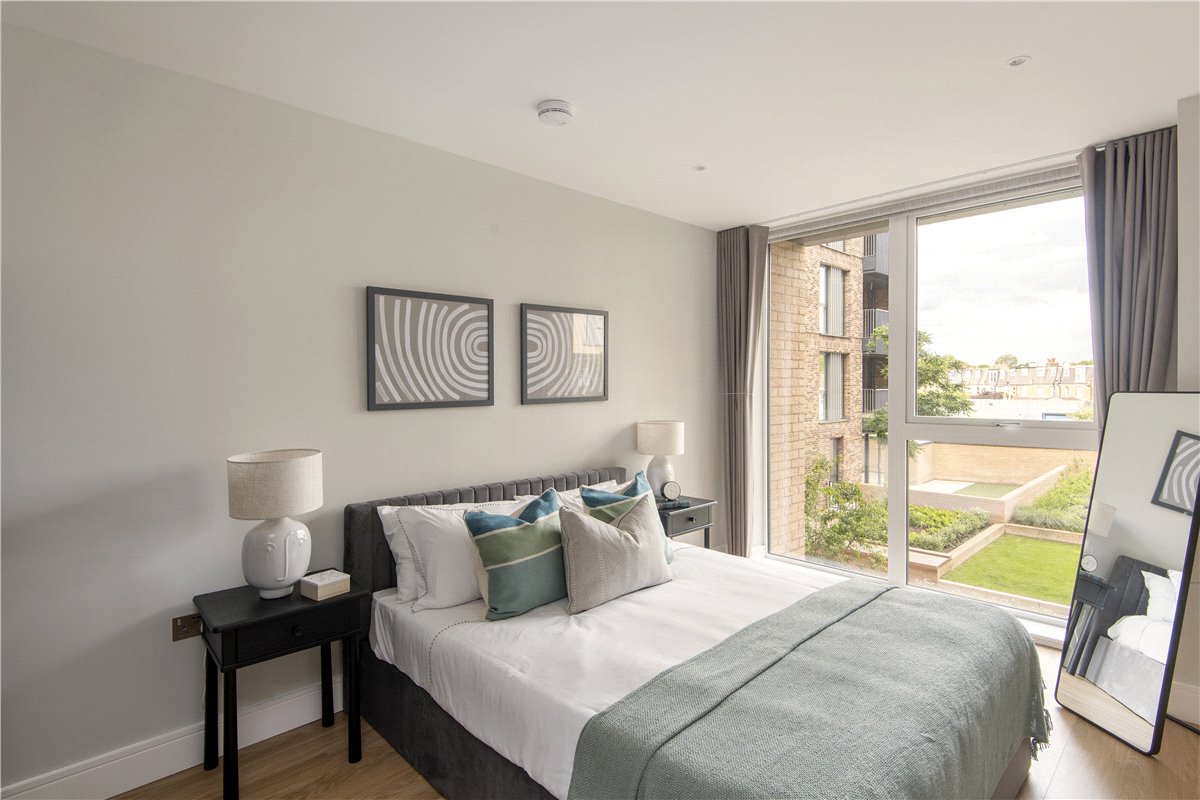 3 bedroom Maisonette, Greyhound Parade, Wimbledon Grounds, London, SW17 - Available, Image 2