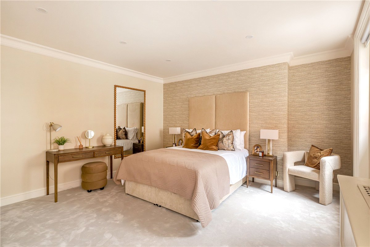 3 bedroom House, Woods Mews, Mayfair, W1K - Available, Image 9