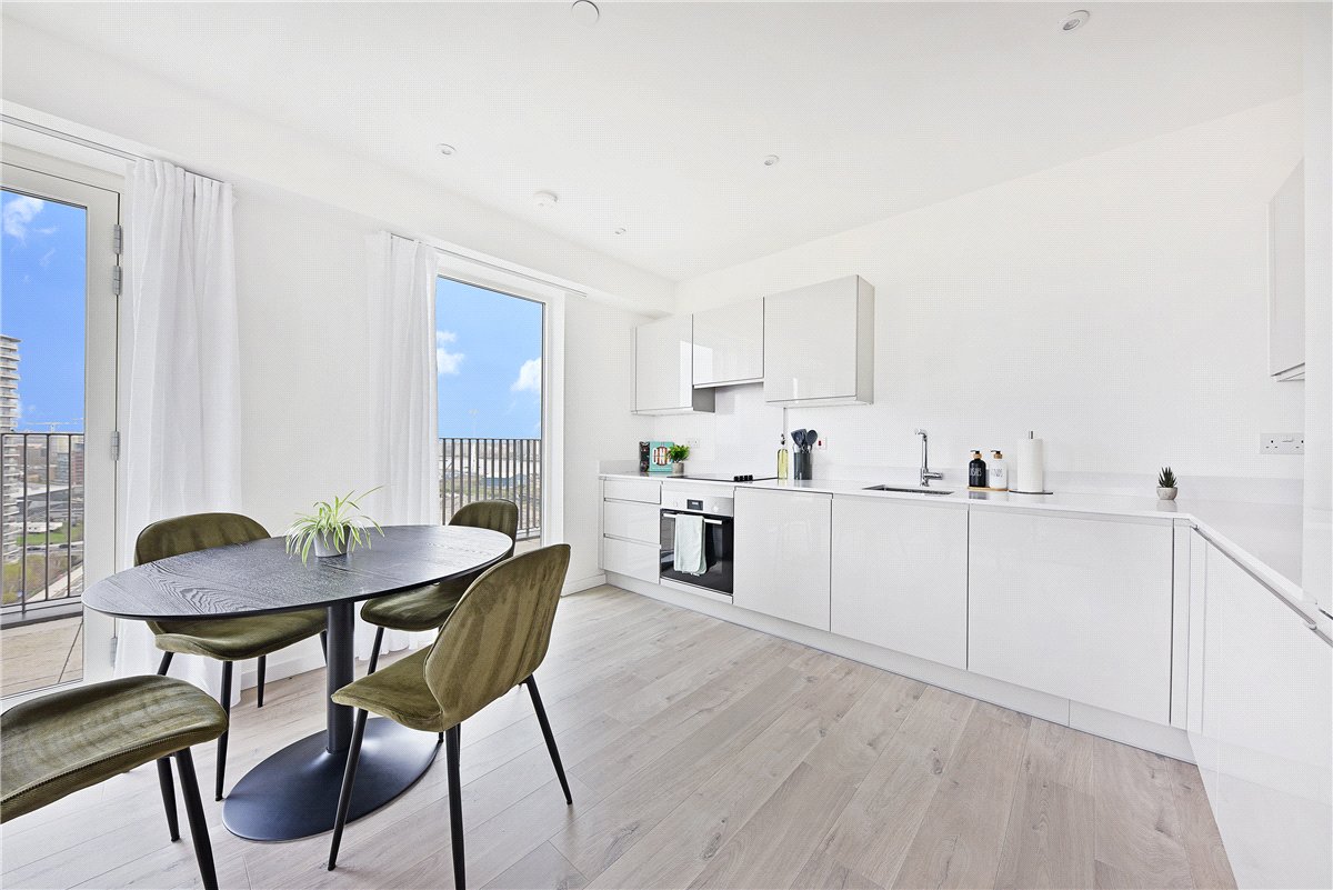 2 bedroom Flat, Heartwell Avenue, London, E16 - , Image 1