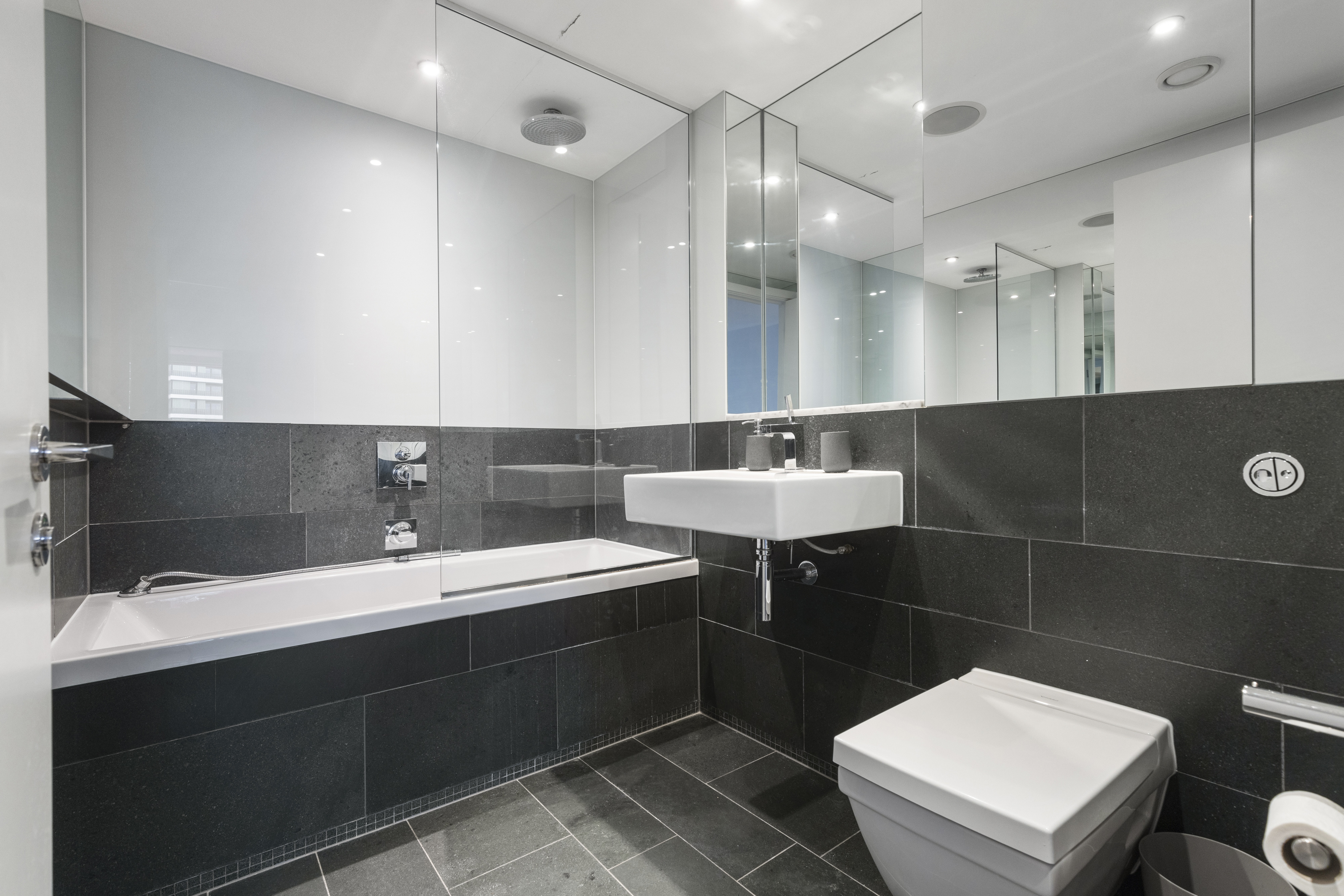 2 bedroom Residential, Gatliff Road, Pimlico, SW1W - Available, Image 2