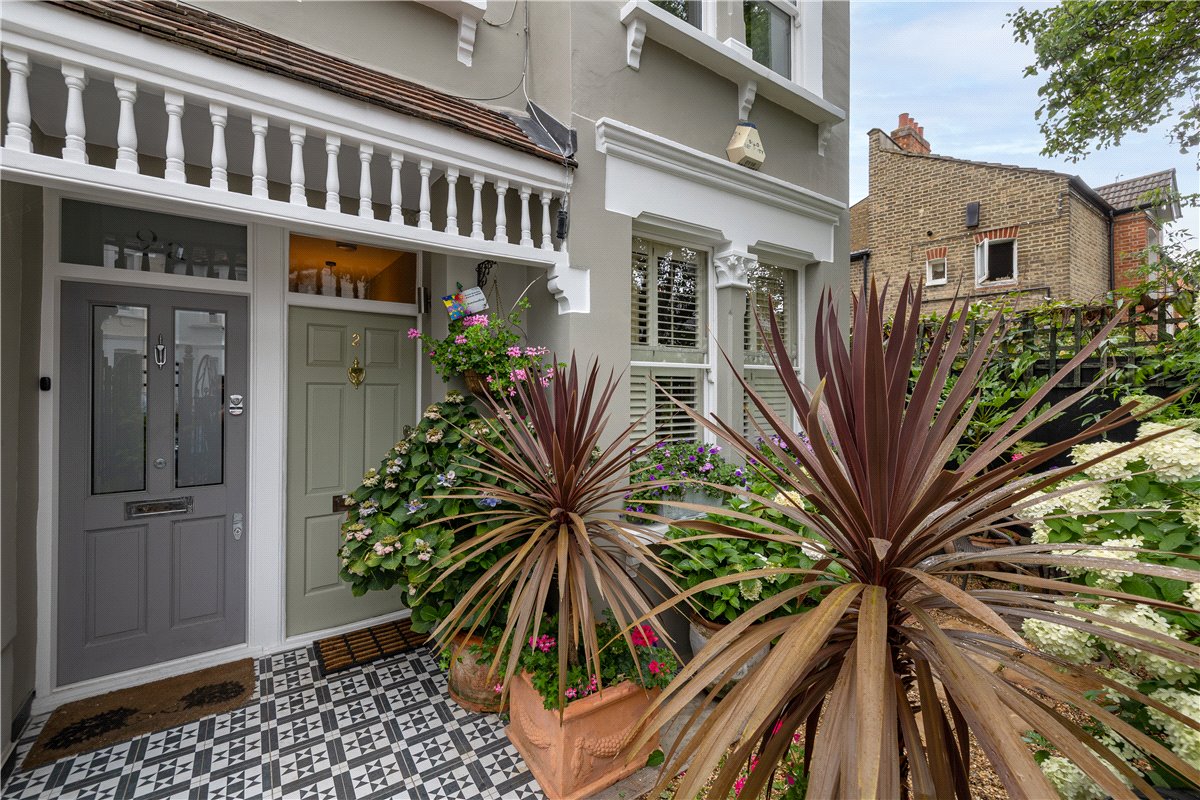 2 bedroom Flat, Trentham Street, London, SW18 - Sold