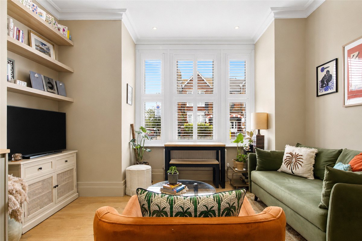 1 bedroom Flat, Fulham Palace Road, London, SW6 - Let Agreed