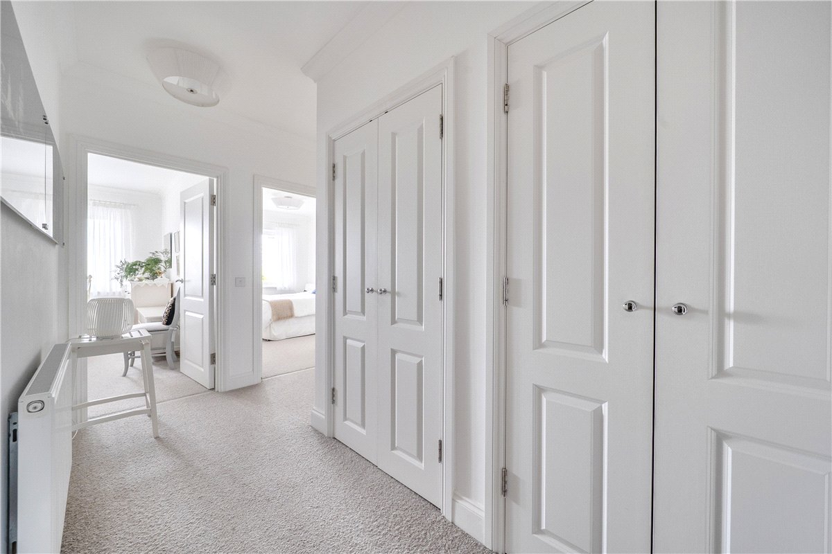 2 bedroom Flat, Priory Court, Marlborough, SN8 - Sold STC, Image 5