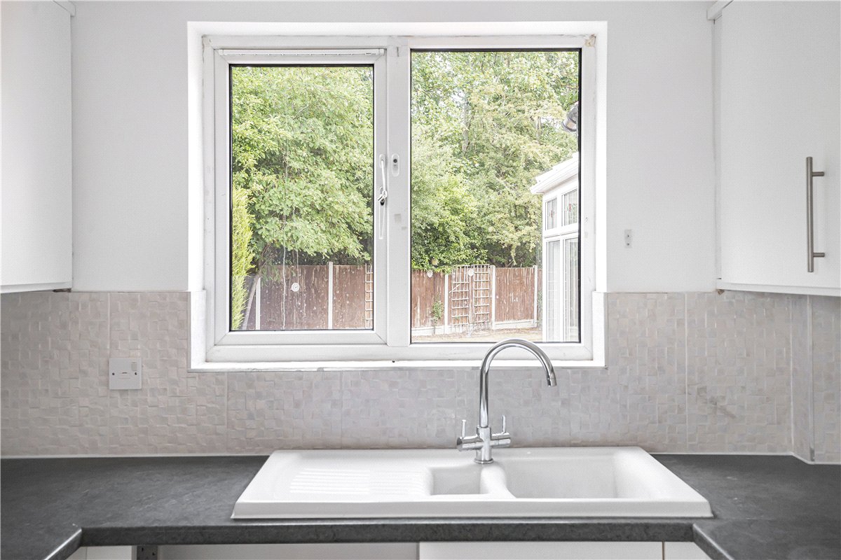 2 bedroom Bungalow, Pantile Close, Witham, CM8 - Let Agreed, Image 2