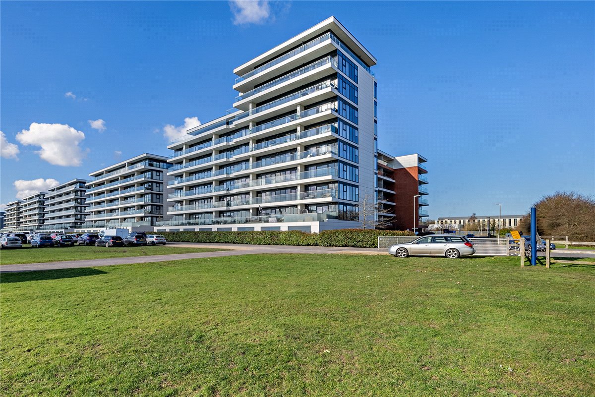 2 bedroom Flat, Kingman Way, Newbury, RG14 - Available