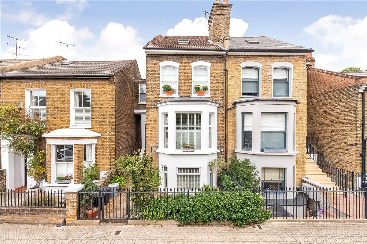 2 bedroom Maisonette, Althorp Road, London, SW17 - Available