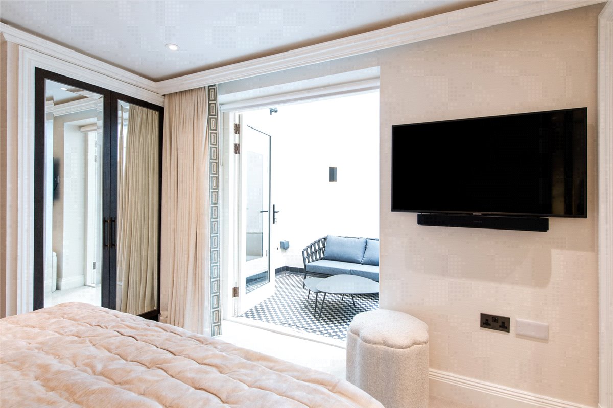 2 bedroom Maisonette, Prince Of Wales Terrace, Kensington, W8 - Available, Image 10