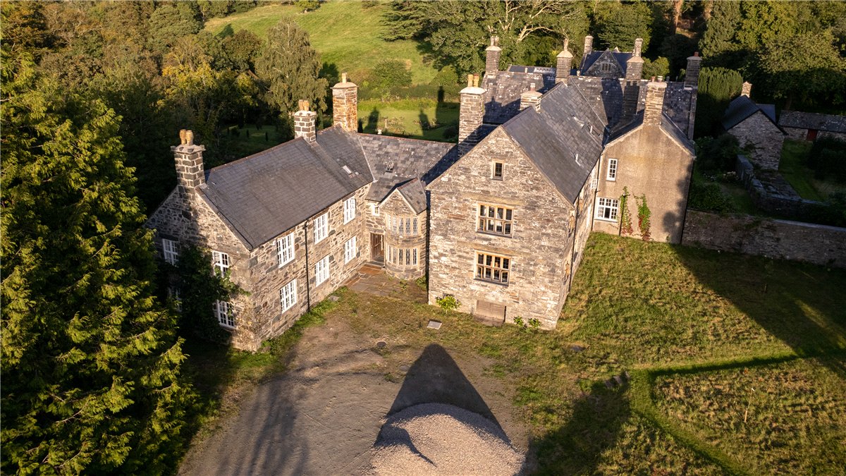 11 bedroom House, Talsarnau, Gwynedd, LL47 - Available, Image 9