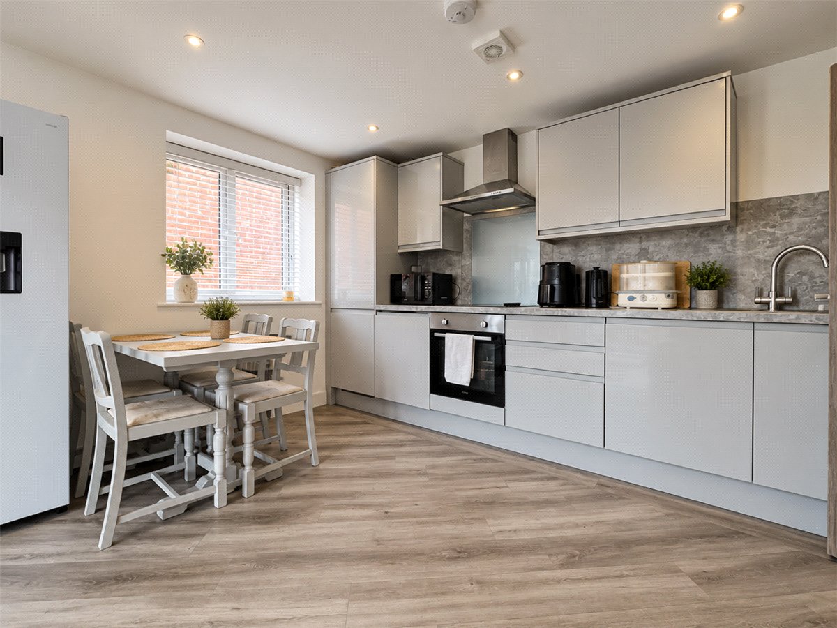 2 bedroom Flat, New Lane, Havant, PO9 - , Image 1