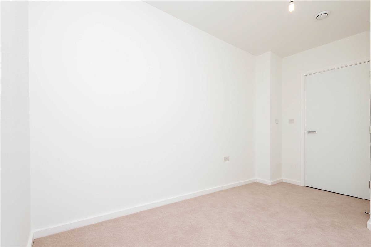 3 bedroom Flat, Heartwell Avenue, London, E16 - , Image 19