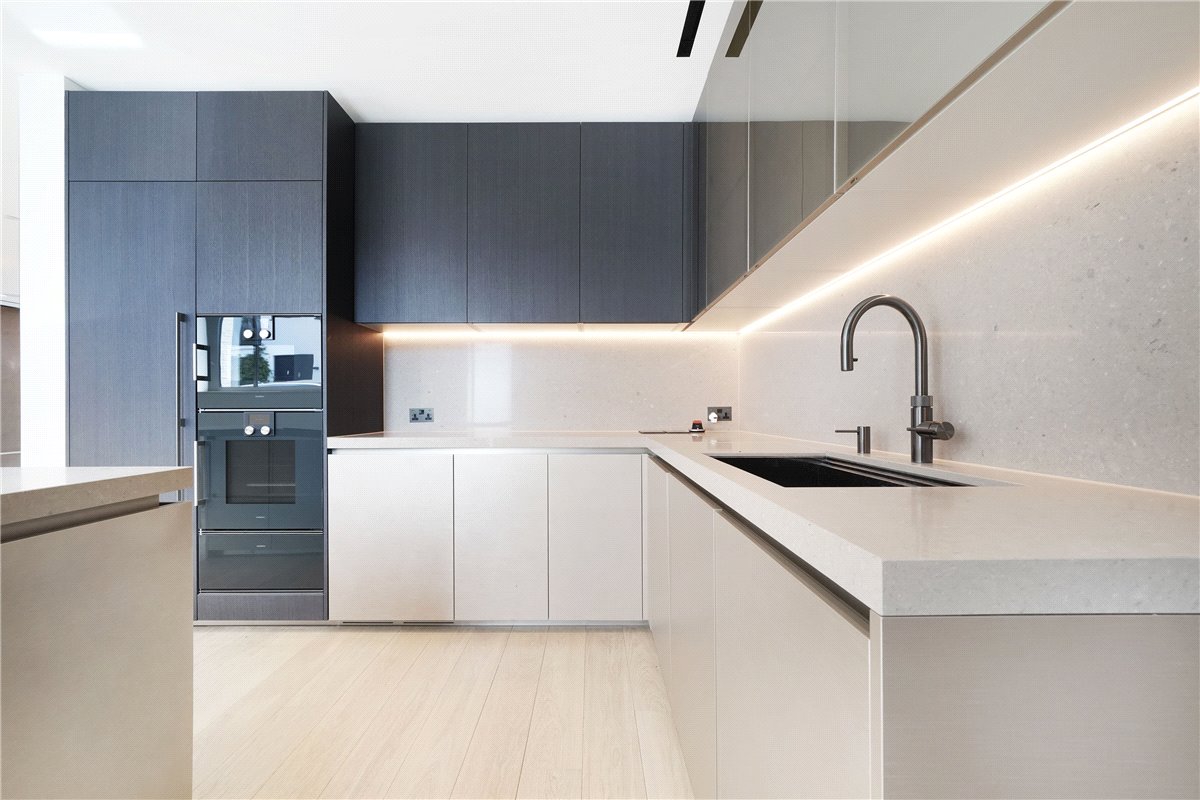 3 bedroom Maisonette, St Mary Abbots Place, Kensington, W8 - Available, Image 16