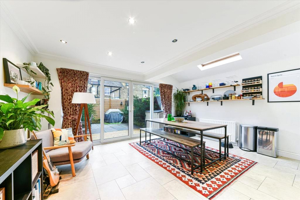 2 bedroom Flat, Chivalry Road, London, SW11 - , Image 6