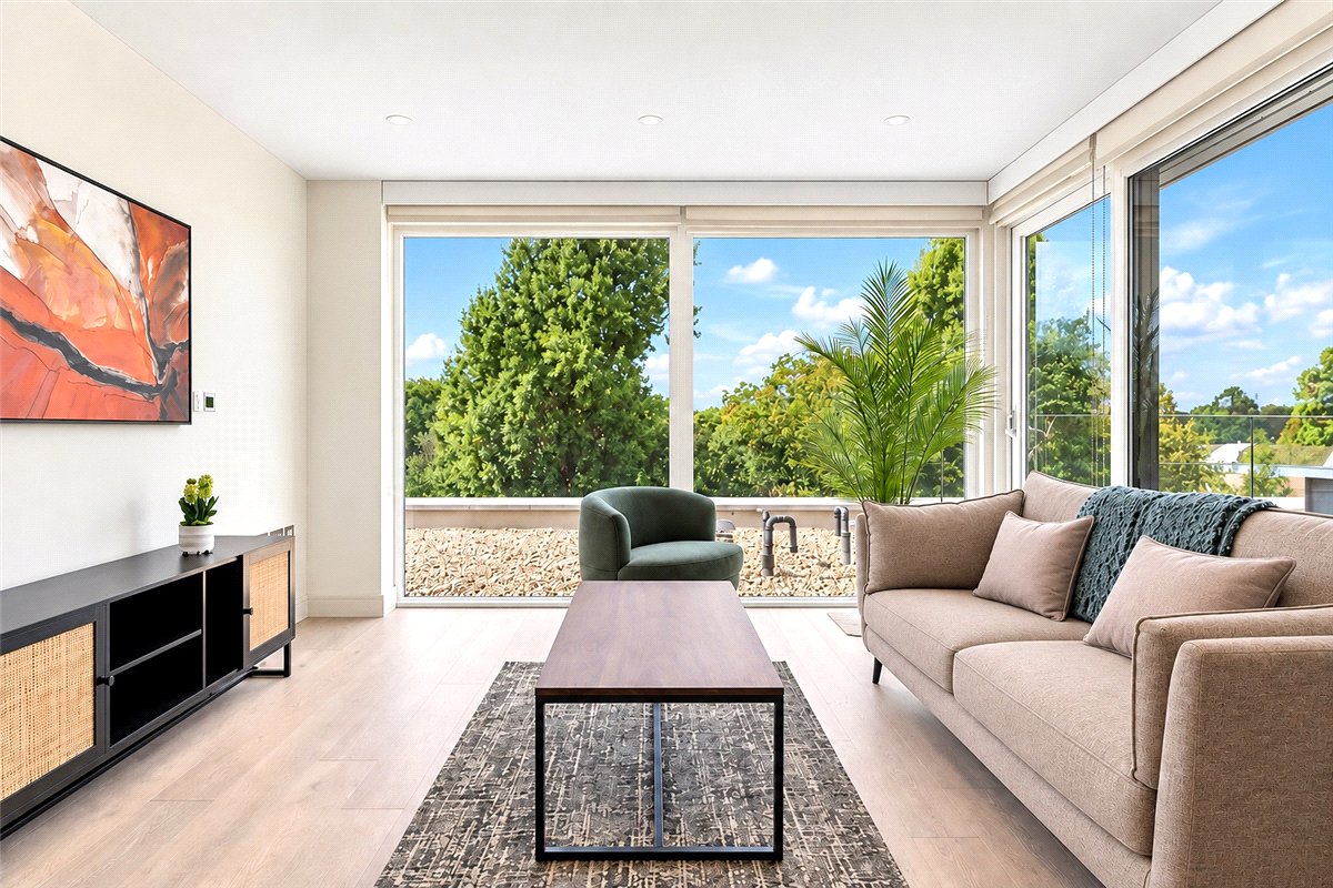 3 bedroom Flat, Broomhouse Lane, London, SW6 - Available, Image 1