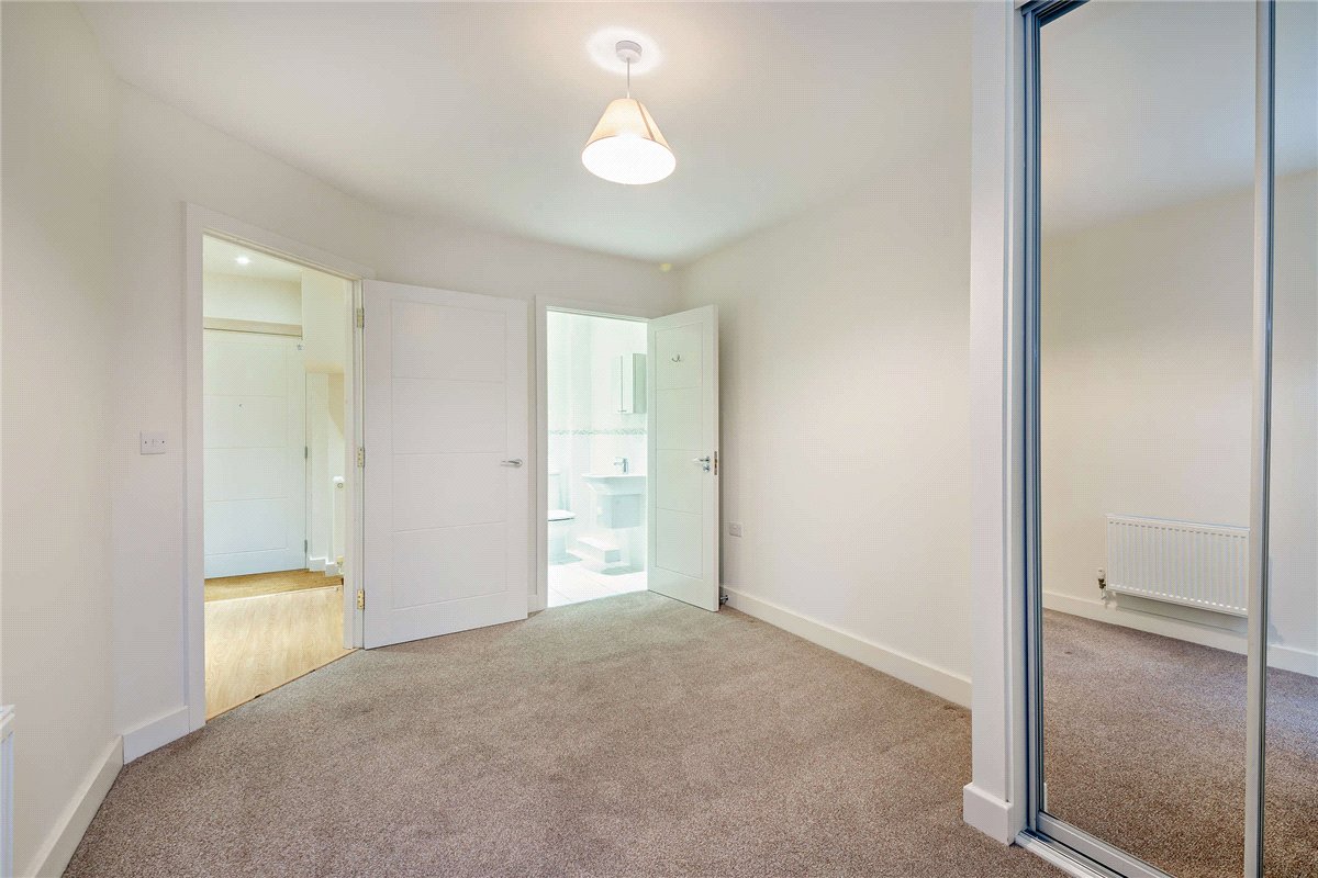 2 bedroom Flat, West Street, Newbury, RG14 - Available, Image 9