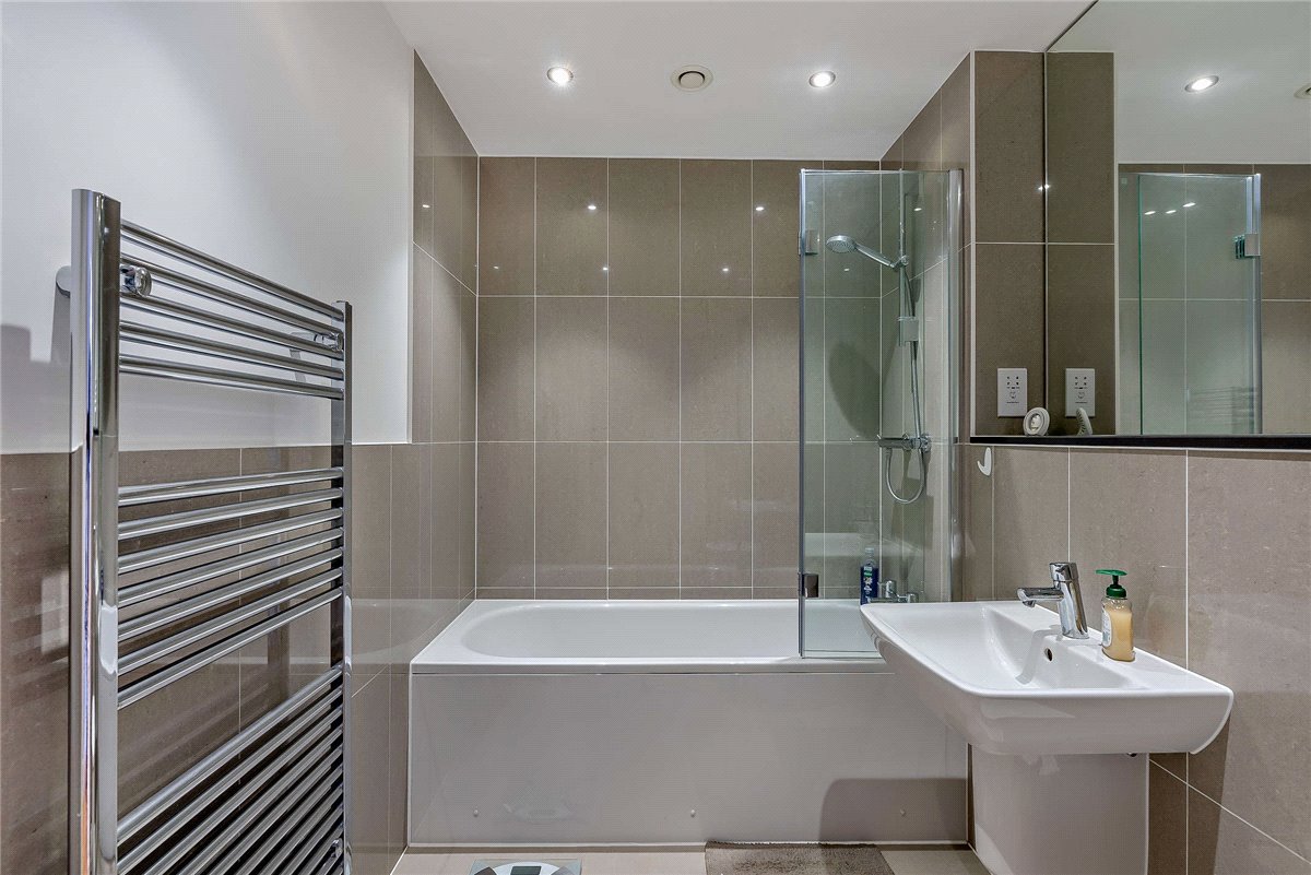 2 bedroom Flat, Kingman Way, Newbury, RG14 - Available, Image 12