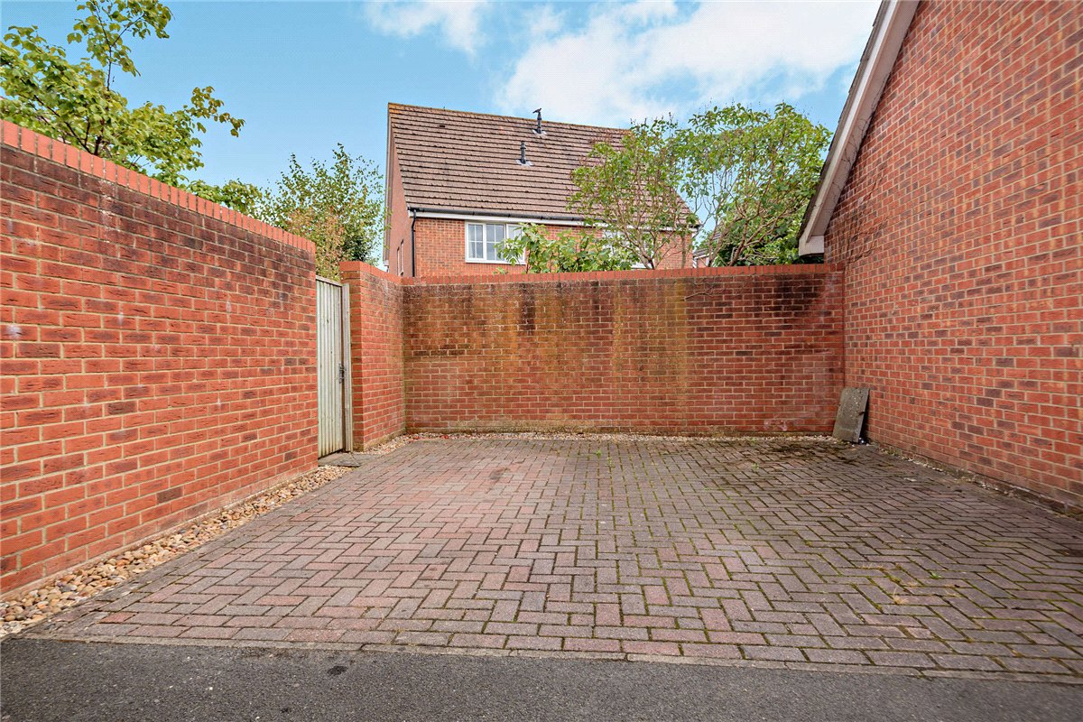 3 bedroom House, Urquhart Road, Thatcham, RG19 - Available, Image 16