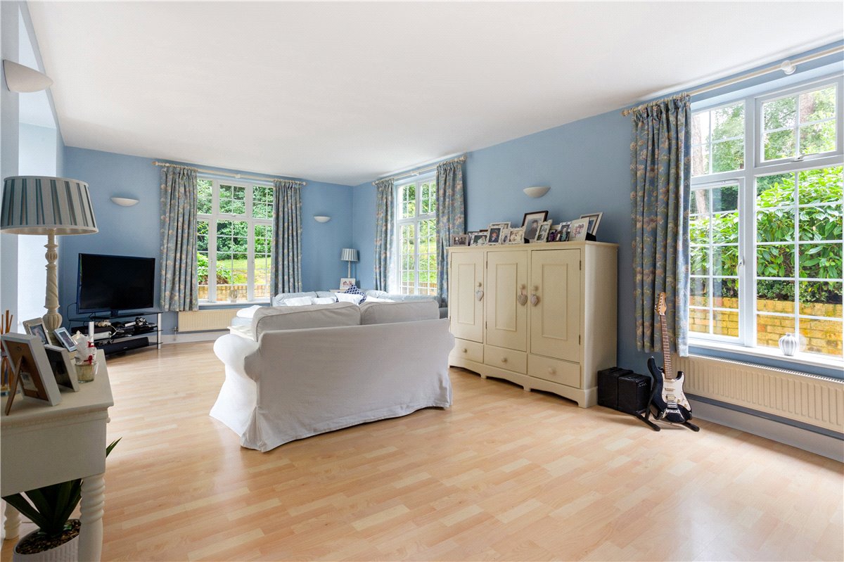 6 bedroom House, Bath Road, Marlborough, SN8 - Available, Image 9