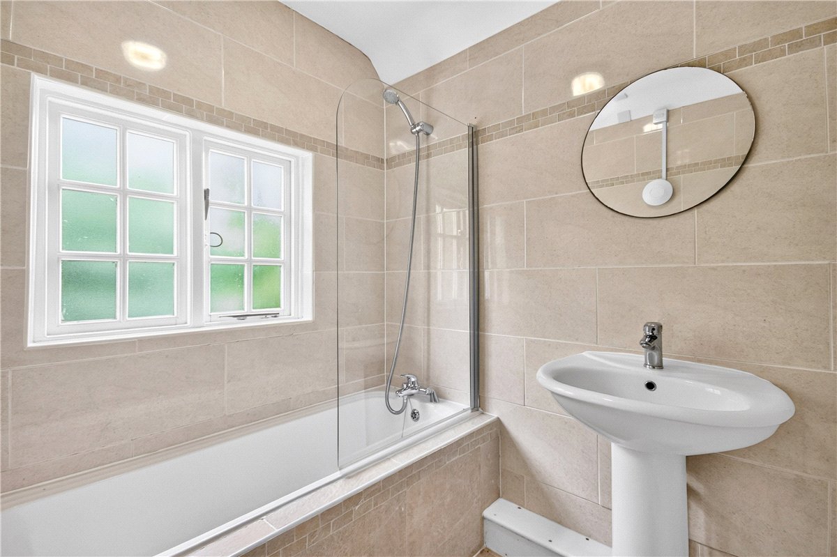 4 bedroom House, Red Lane, Burton Green, CV8 - Available, Image 12