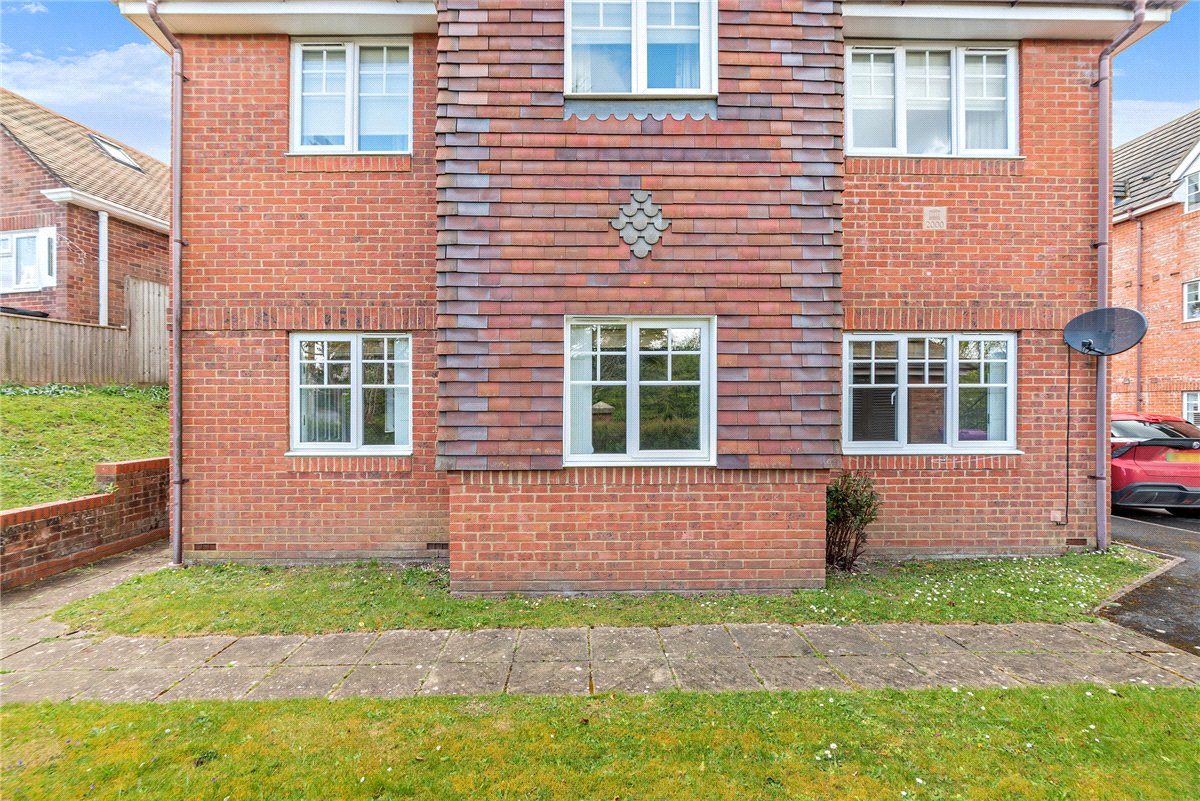 2 bedroom Flat, Newtown Road, Newbury, RG14 - Sold STC, Image 13
