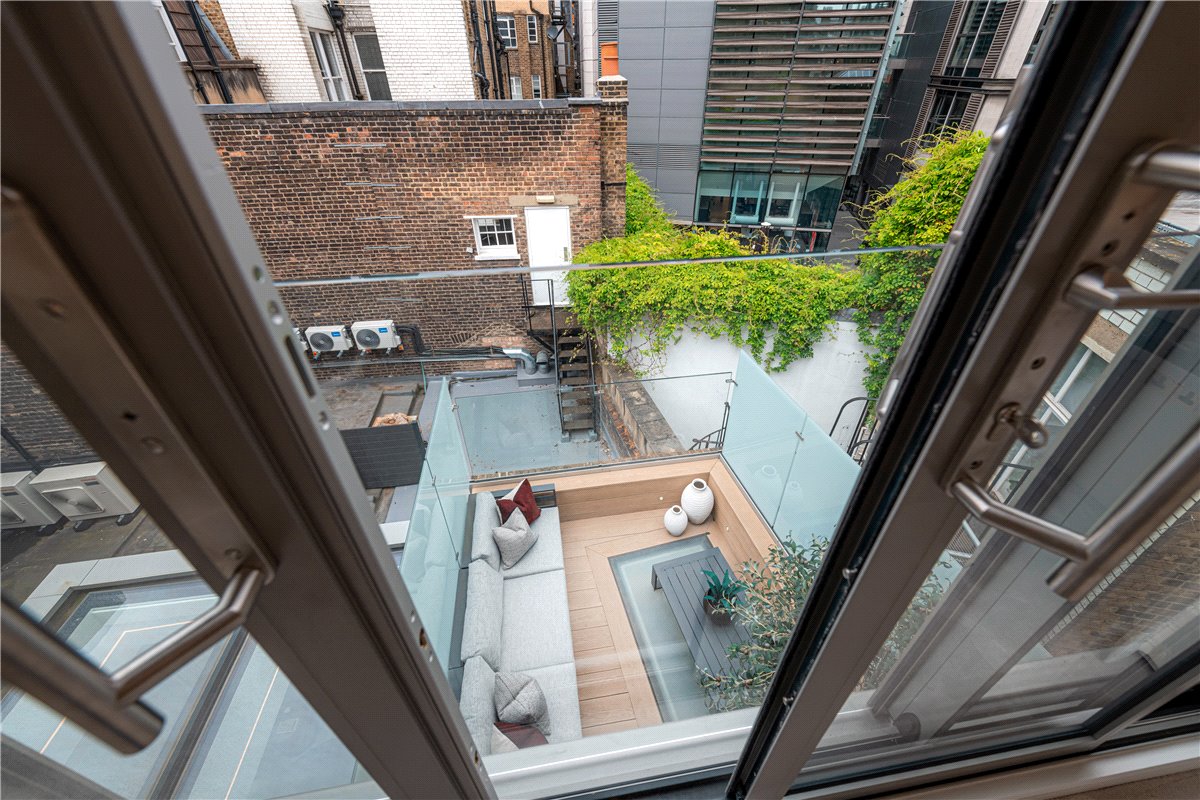 3 bedroom Maisonette, South Molton Street, Mayfair, W1K - Available, Image 11