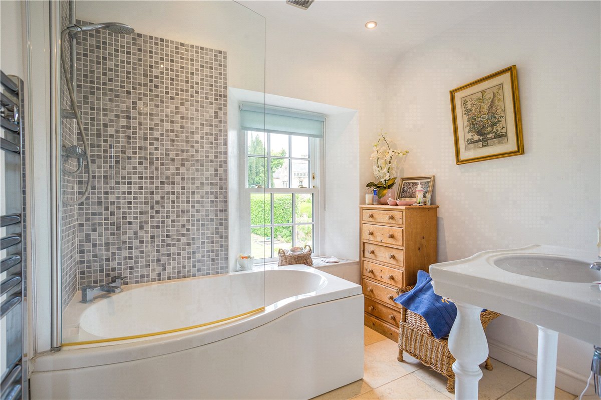 4 bedroom House, Castle Street, Calne, SN11 - Available, Image 13