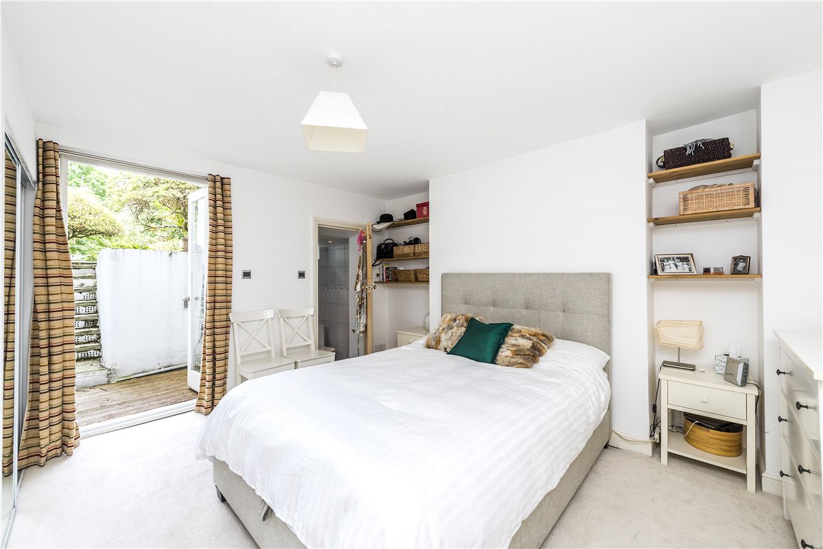 2 bedroom Flat, North Side Wandsworth Common, London, SW18 - , Image 1