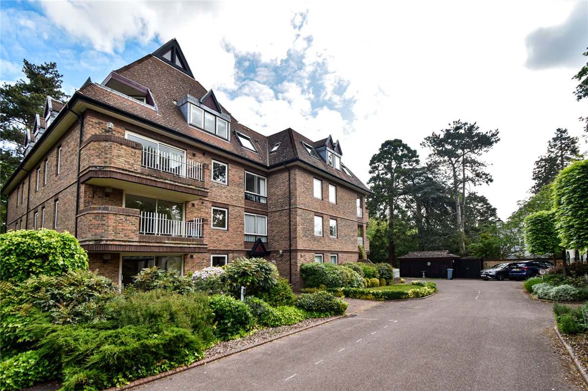 3 bedroom Flat, The Oasthouse, Pinehurst South, CB3 - , Image 6