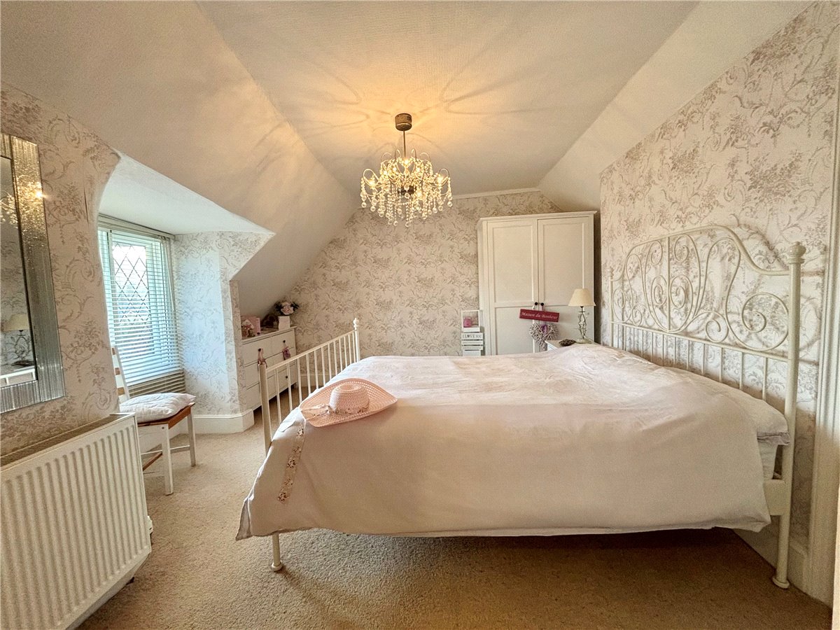 5 bedroom House, Eastcliff Road, Shanklin, PO37 - Available, Image 11