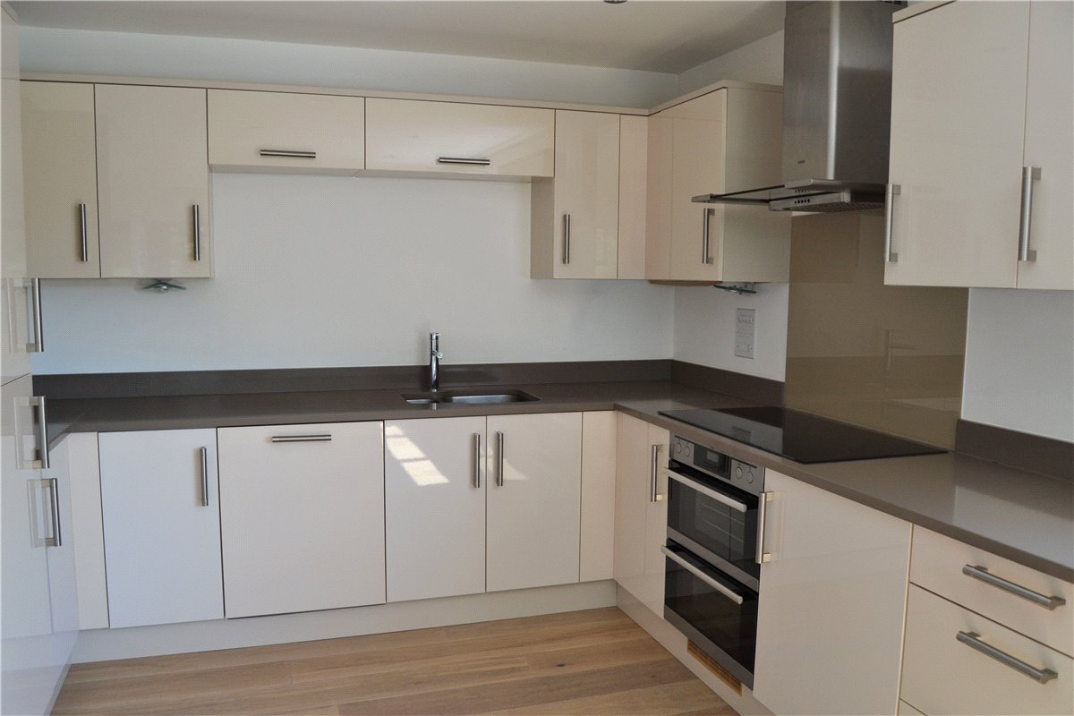 2 bedroom Flat, Racecourse Road, Newbury, RG14 - , Image 2