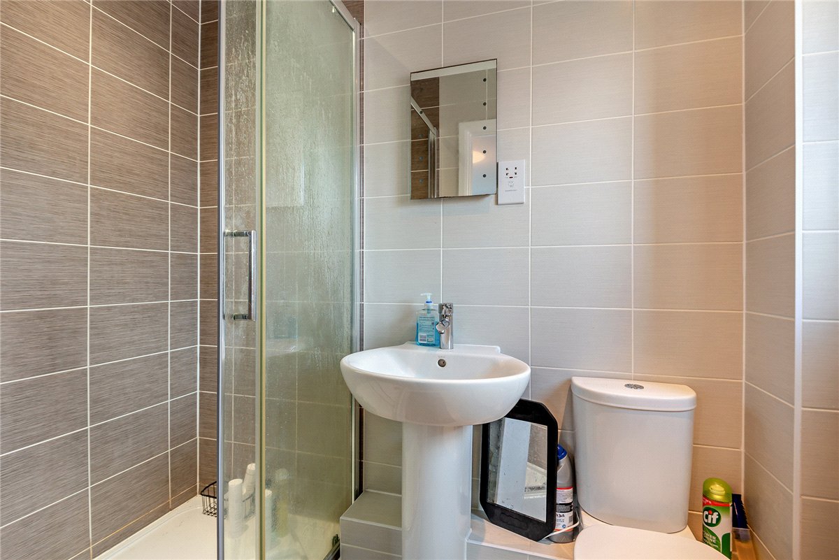 2 bedroom Flat, Carpenters Close, Newbury, RG14 - Available, Image 9