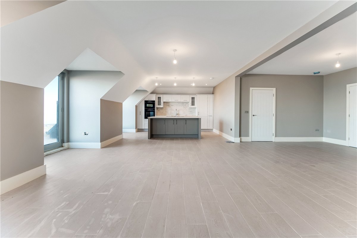 3 bedroom Flat, Farne House, 12 Crewe Street, NE68 - Available