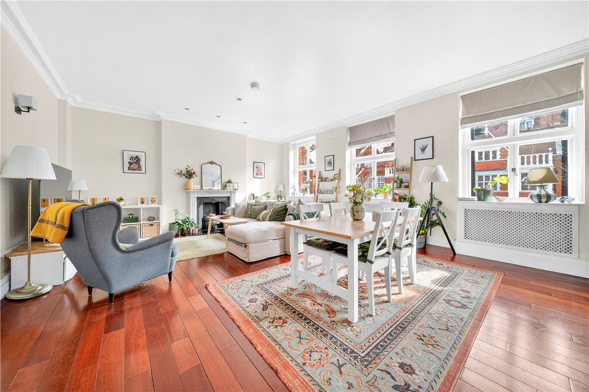 2 bedroom Flat, Harrington Gardens, London, SW7 - Available