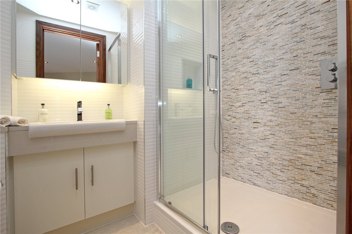 3 bedroom Flat, Tarnbrook Court, 9 Holbein Place, SW1W - Available, Image 5