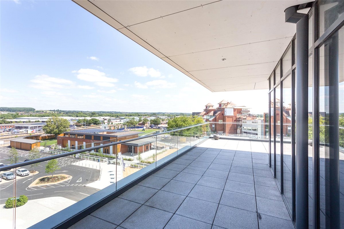 3 bedroom Flat, Chatham House, Racecourse Road, RG14 - Available, Image 11