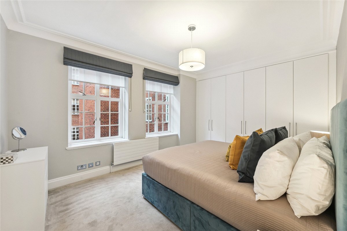 3 bedroom Flat, Stafford Court, Kensington High Street, W8 - Available, Image 8