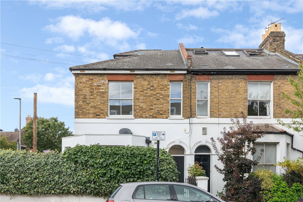 2 bedroom Flat, Nottingham Road, Bellevue Village, SW17 - Sold
