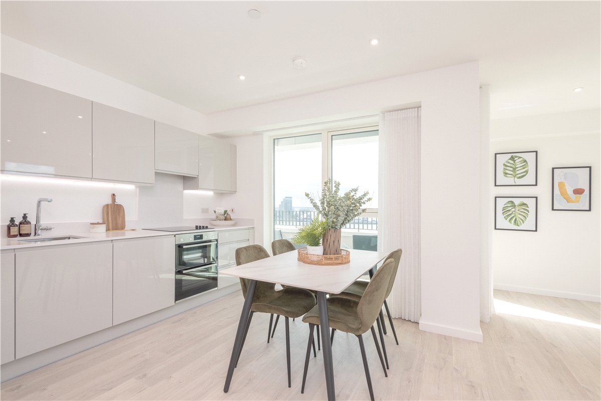 3 bedroom Flat, Heartwell Avenue, London, E16 - , Image 5