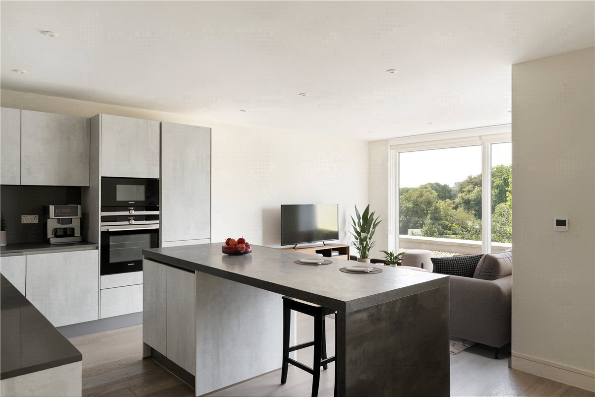 3 bedroom Flat, Broomhouse Lane, London, SW6 - Available