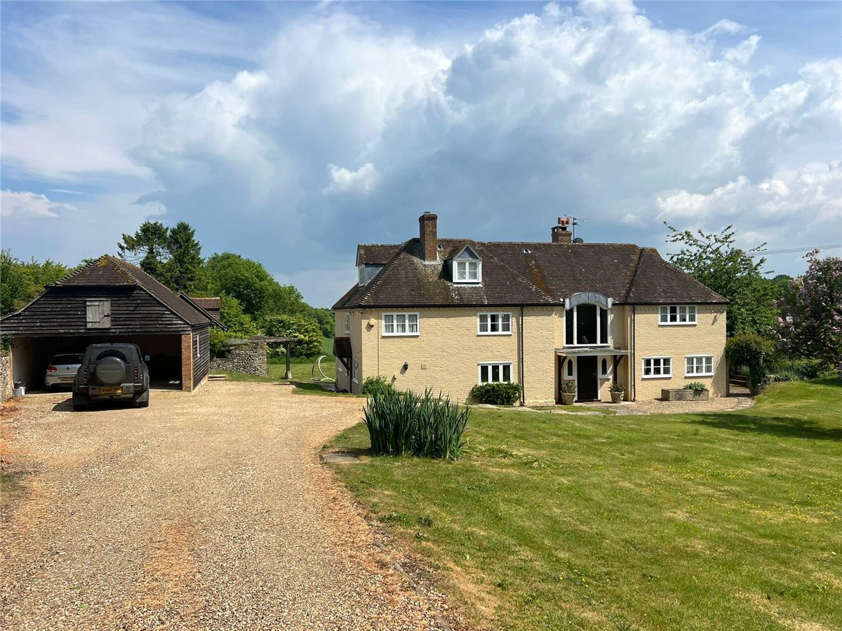 6 bedroom House, Lambourn Woodlands, Hungerford, RG17 - 