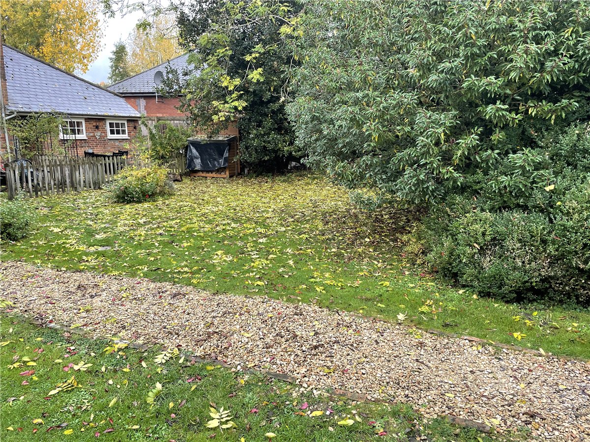 2 bedroom Flat, Charnham Court, Hungerford, RG17 - Sold STC, Image 4