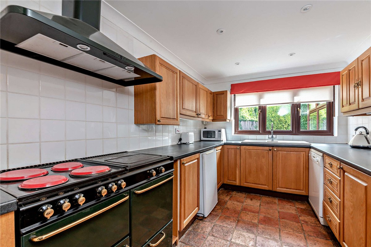 4 bedroom House, Harewood Drive, Cold Ash, RG18 - Available, Image 2