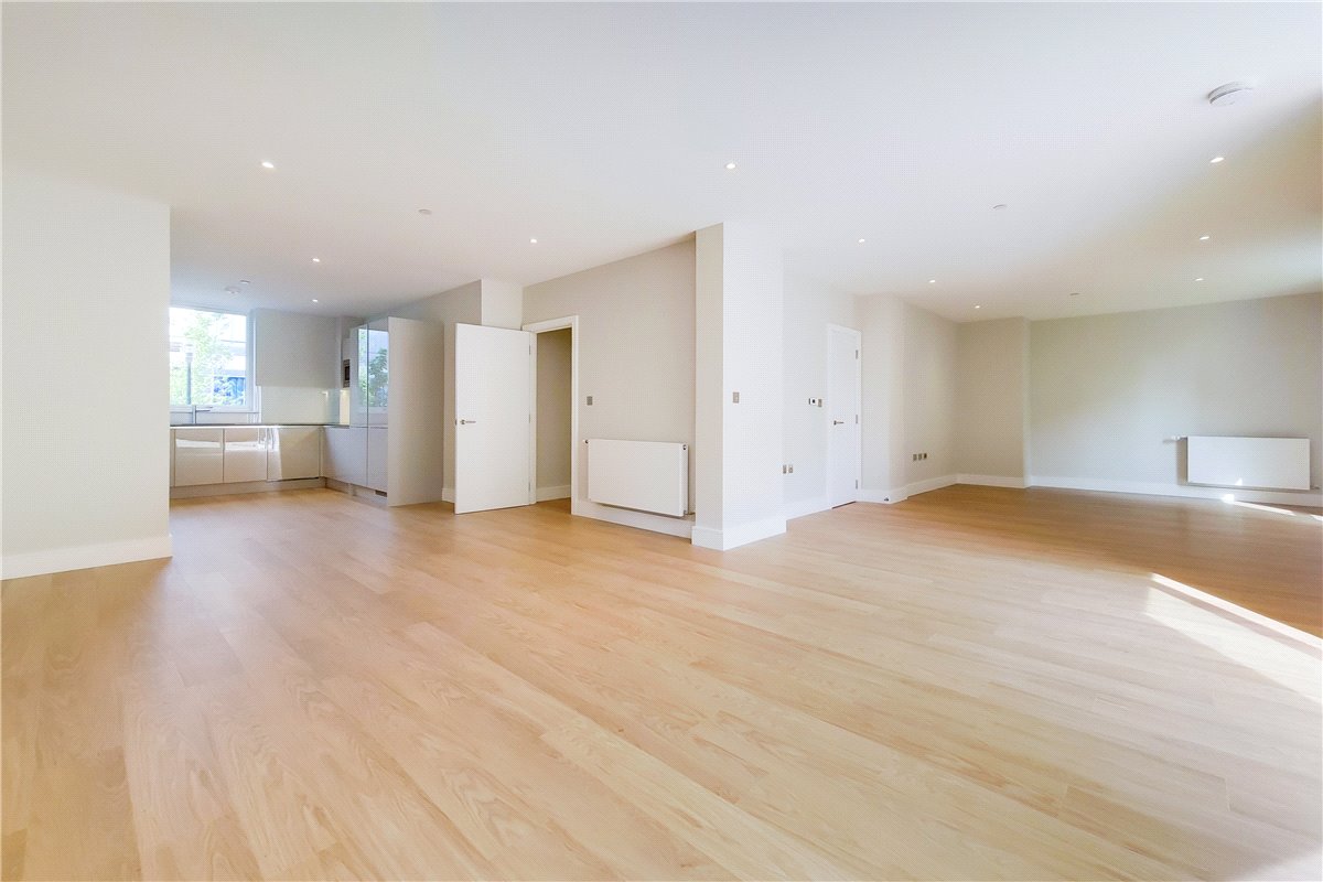 3 bedroom Maisonette, Greyhound Parade, Wimbledon Grounds, London, SW17 - , Image 2