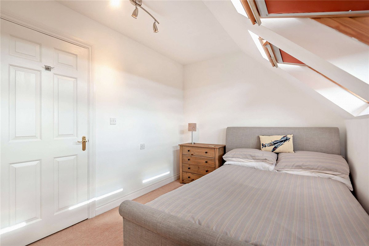 3 bedroom House, Urquhart Road, Thatcham, RG19 - Available, Image 15