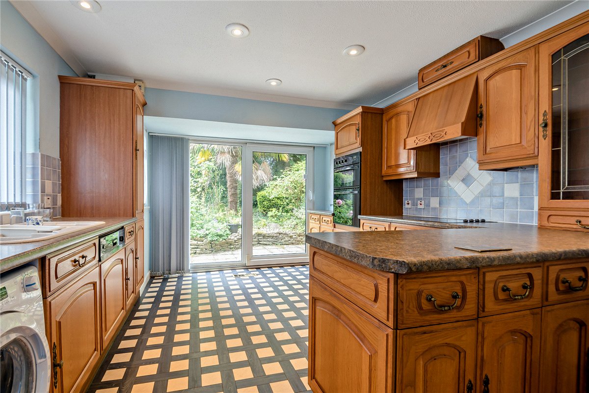 3 bedroom Bungalow, Stockbridge Road, Winchester, SO22 - Available, Image 2