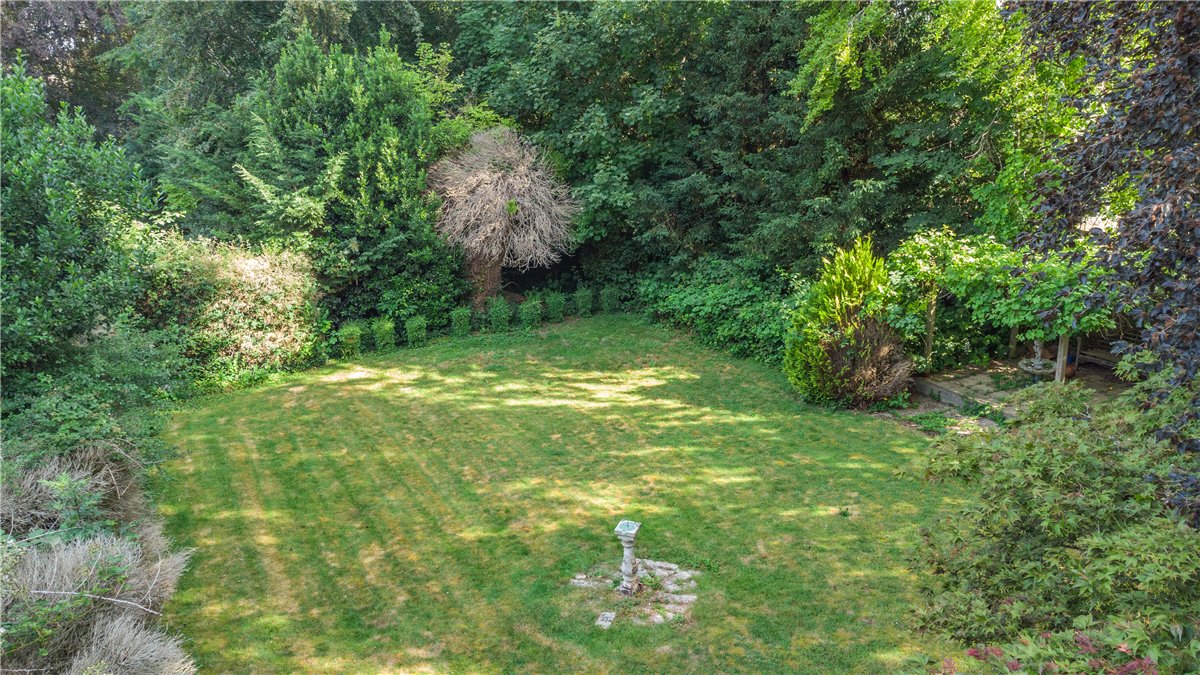 3 bedroom Bungalow, Stockbridge Road, Winchester, SO22 - Available, Image 2
