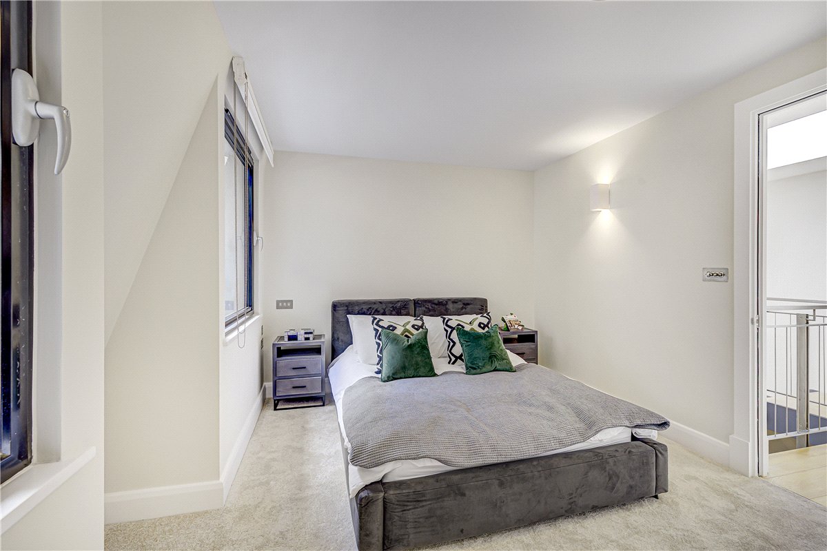 3 bedroom House, Cavendish Mews South, Marylebone, W1W - Available, Image 8