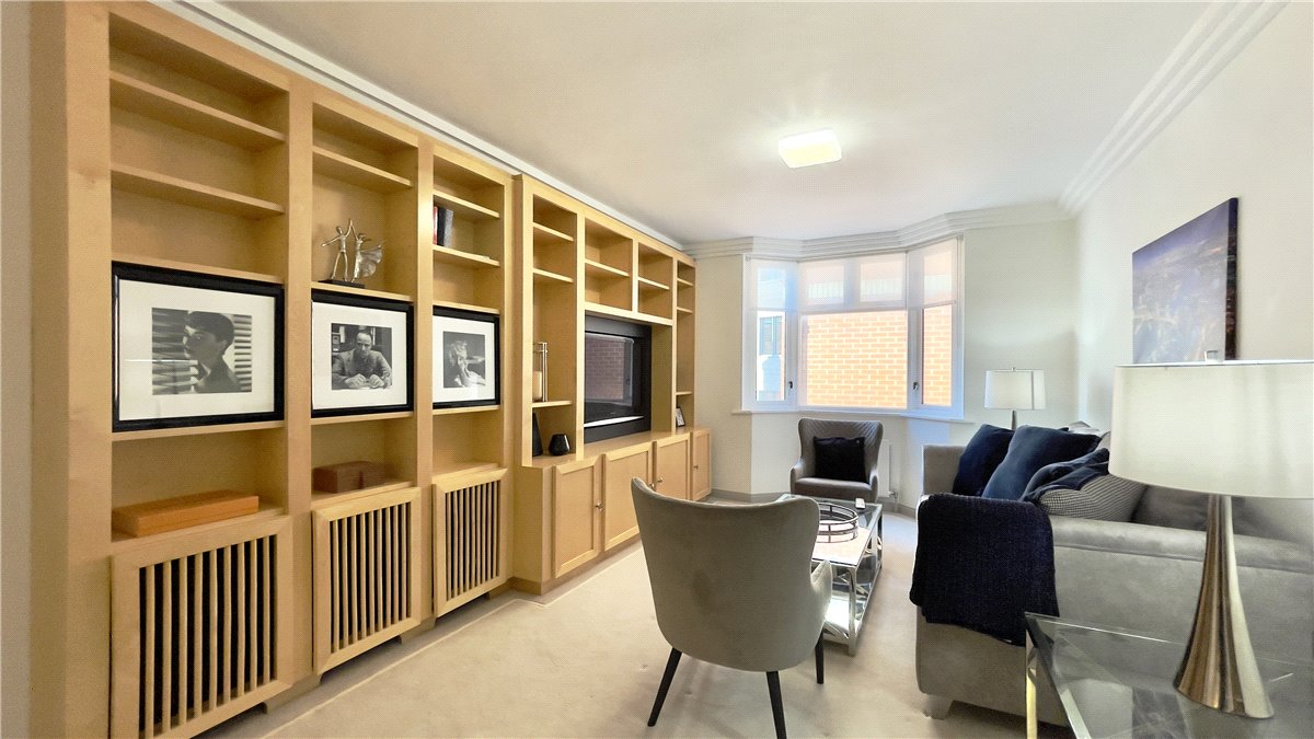 2 bedroom Flat, Bourdon Street, Mayfair, W1K - Available