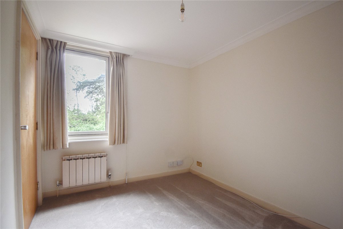 3 bedroom Flat, The Oasthouse, Pinehurst South, CB3 - , Image 13
