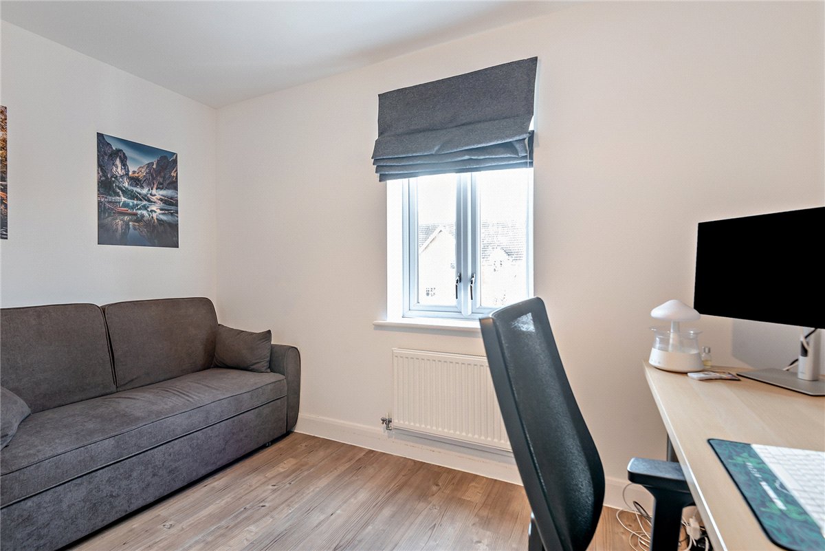 2 bedroom Flat, Carpenters Close, Newbury, RG14 - Available, Image 12